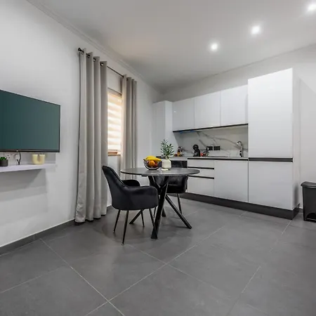Paris House - New One Bedroom Zejtun